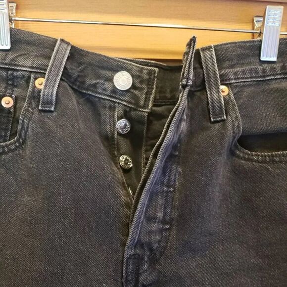 Levi’s 501 Original Cutoff Denim Short - Picture 5 of 7